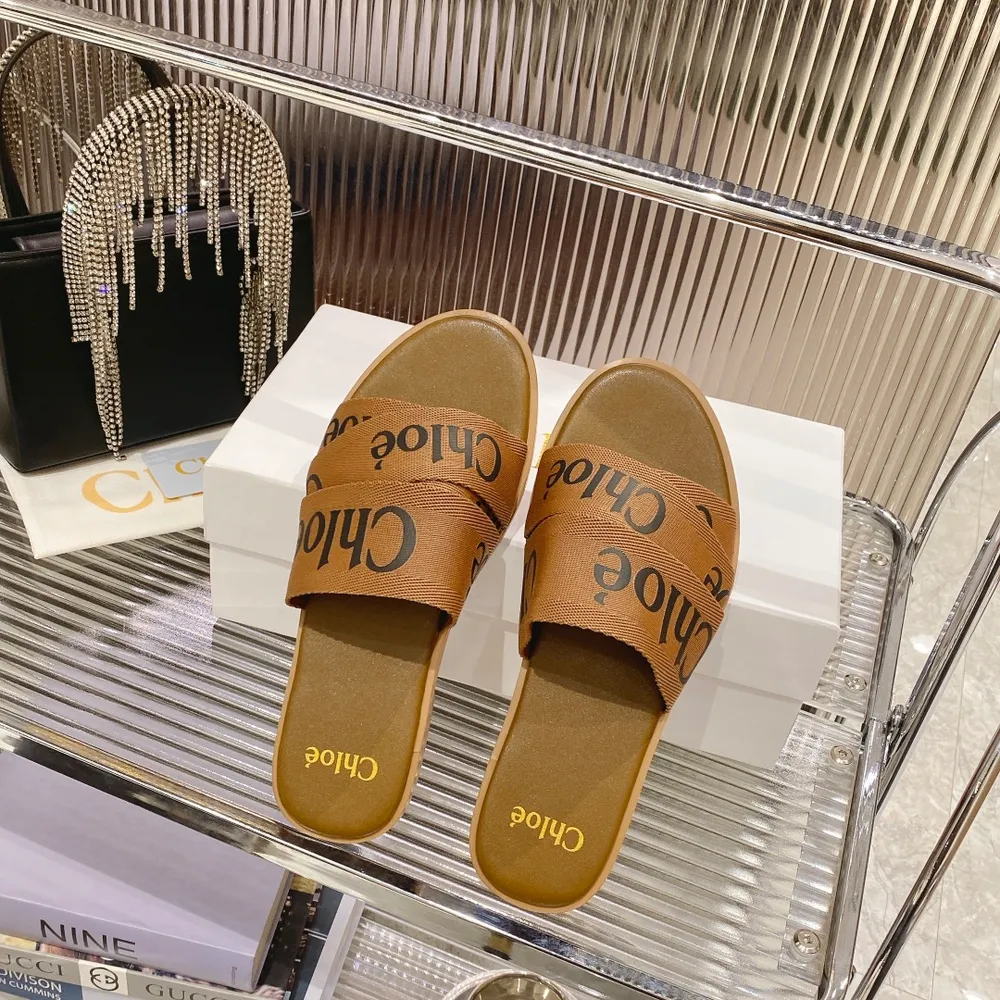 2023/Chloe（克洛伊）最新的交叉編織帶羅馬拖鞋