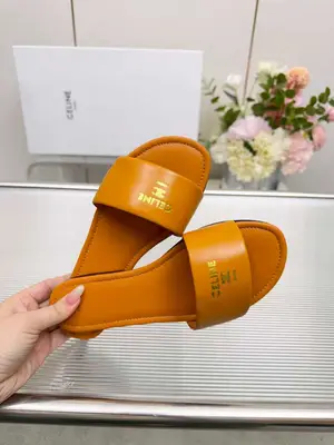CELINE 賽琳2026新品  穆勒鞋，混種羊皮拖鞋，凱旋門logo真皮大底涼鞋，35-41出廠p590
