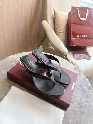 3332-1  克¥660（35-42）2026新款夾趾中跟5.5