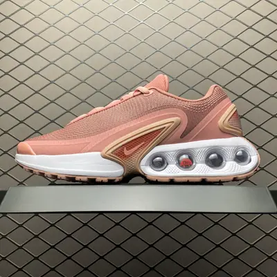 💰550 純原NK Air Max Dn 氣墊跑鞋 HM0810-401 全新鞋款在同側採用了四個圓柱倉式的設計，不僅有防滑耐磨性功能，還搭配了周圍一圈柔軟的泡棉材質，提供全新的複合腳感八成還是泡棉腳感 尺碼：36 37 38 39 40