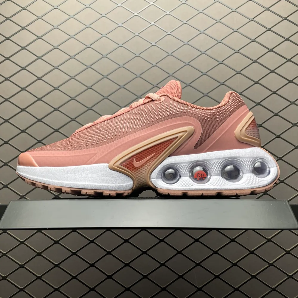 💰550 純原NK Air Max Dn 氣墊跑鞋 HM0810-401 全新鞋款在同側採用了四個圓柱倉式的設計，不僅有防滑耐磨性功能，還搭配了周圍一圈柔軟的泡棉材質，提供全新的複合腳感八成還是泡棉腳感 尺碼：36 37 38 39 40