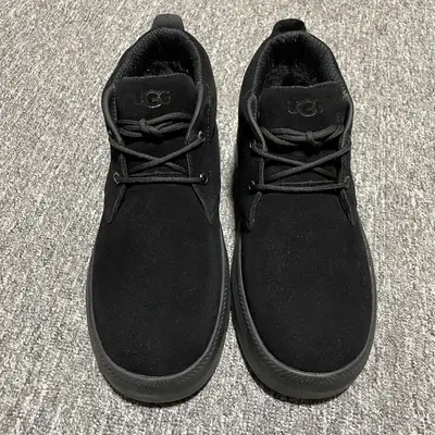 💰660   平臺外貿專供 UGG Burleigh Chukka 男士中幫雪地靴 1151773 十年品牌製鞋代工廠生產線出品 注重每一處細節 隆豐A級真羊皮毛一體 完全遵循ZP工藝流程打造 尺碼：40 41 42 43 44 45 編