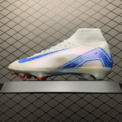 💰569   外貿專供 NK Air Zoom Superfly 10 AG膠質長釘 足球鞋 原代工廠出品， 全進口機臺生產裝置，百分百採用優質原材料 外貿出口平臺主推私密 尺碼：35-45 無半碼 編號：26YEFF32