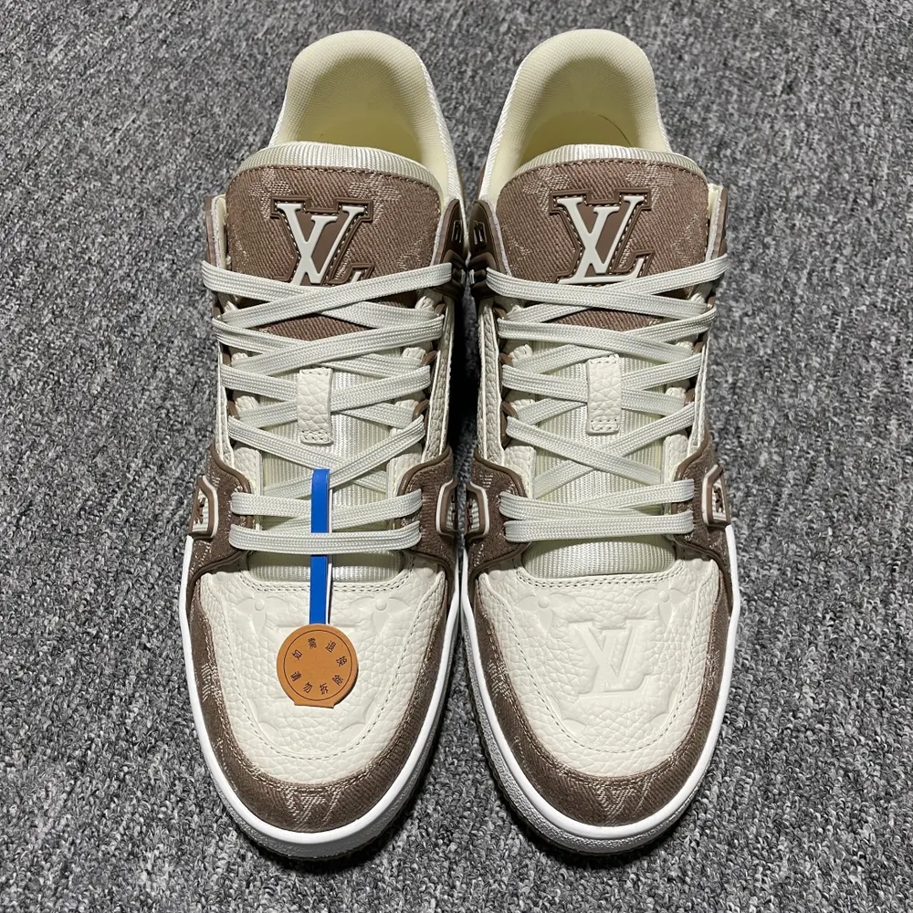 Louis Vuitton 路易威登 LV Trainer 低幫休閒板鞋 海淘代購同渠道品質 高階零售 外貿充正專供 原版購入開發 ZP級全套包裝 完美楦型 正確卡色 大底TPU 質感媲美原版 細節與原版一致 請注意區分市面通貨材 尺碼：3