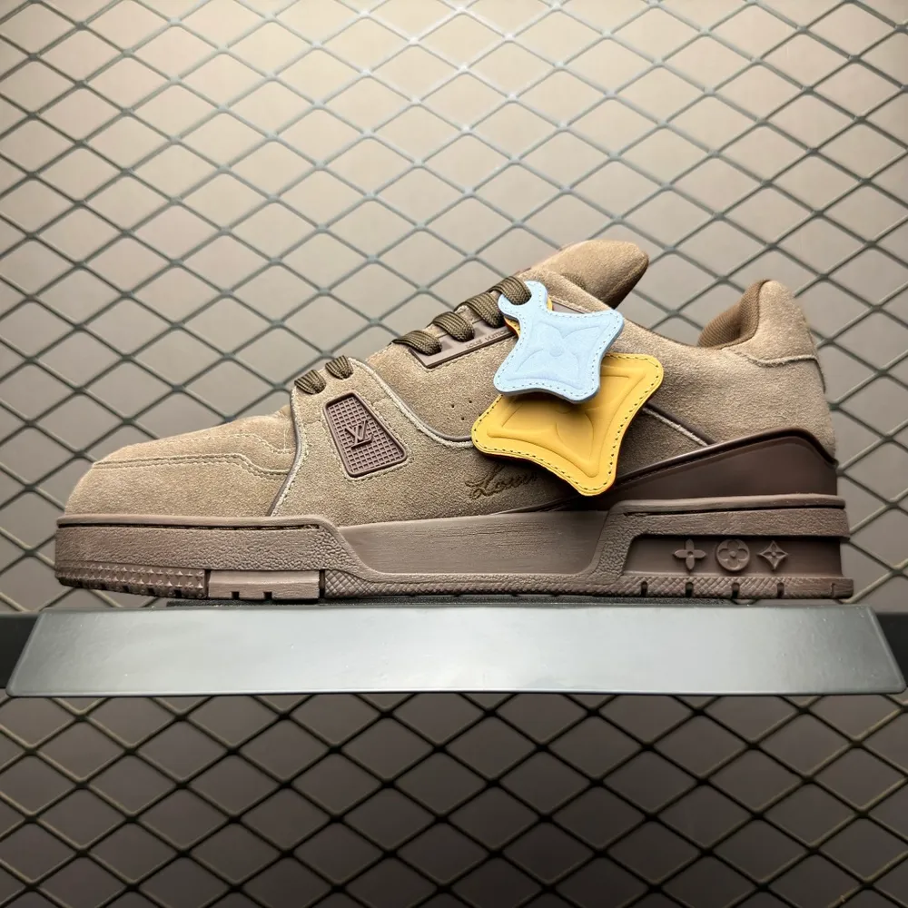 Louis Vuitton 路易威登 LV Trainer 低幫休閒板鞋 海淘代購同渠道品質 高階零售 外貿充正專供 原版購入開發 ZP級全套包裝 完美楦型 正確卡色 大底TPU 質感媲美原版 細節與原版一致 請注意區分市面通貨材 尺碼：3