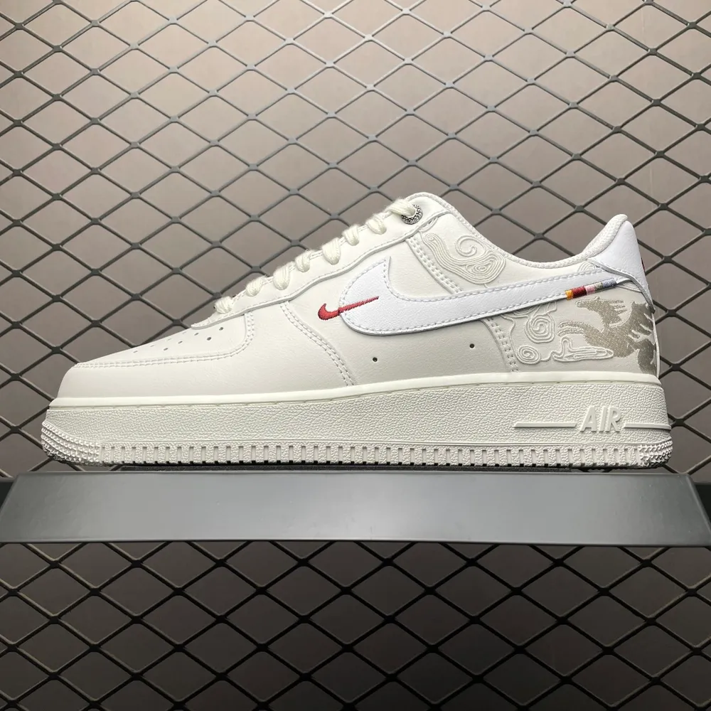 💰540 純原NK Air Force 1 " NYC " 馬年限定 空軍一號休閒板鞋 IQ1119-011 原廠衝刀皮料切割乾淨 無任何毛邊 打造純正空軍 全掌內建蜂窩氣墊 原盒配件 原廠中底鋼印、拉幫完美 全套原楦原模傾力打造完美版型