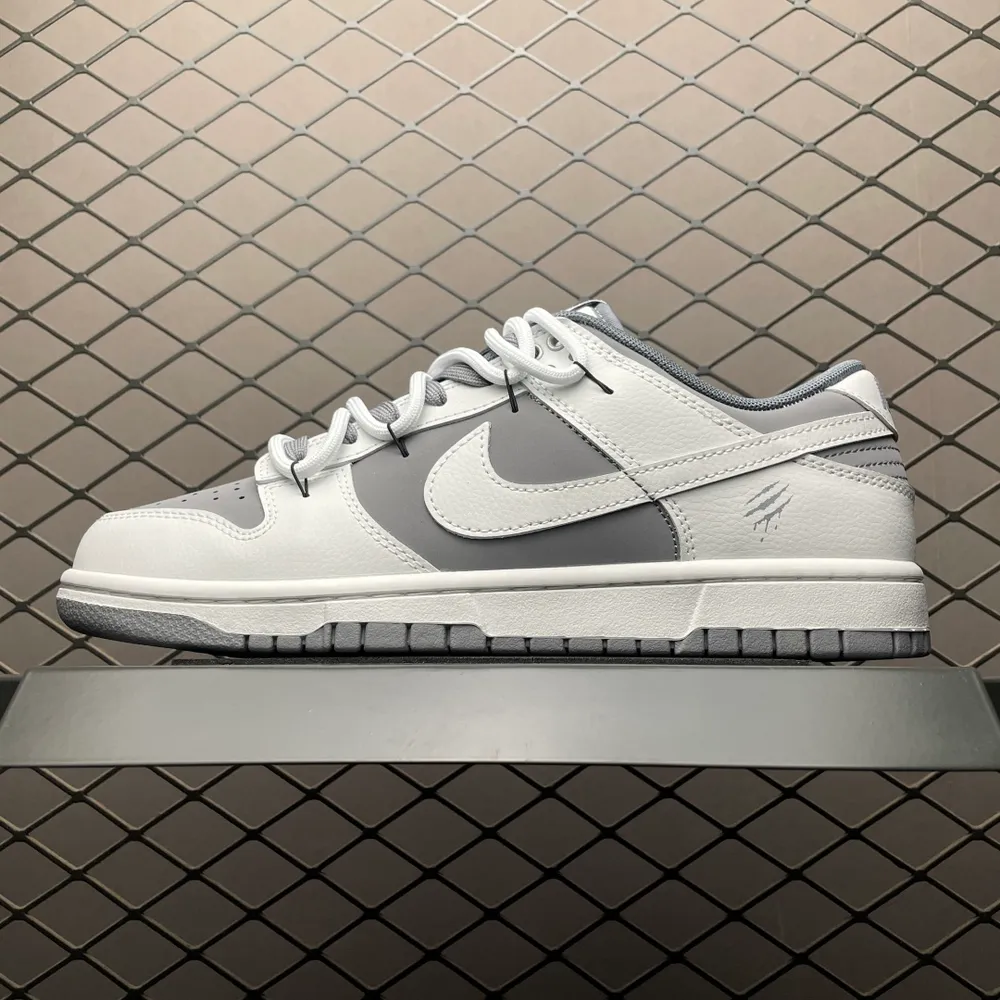 💰640 純原NK Dunk Low 客制款 低幫休閒板鞋 WG0528-111 尺碼：40 40.5 41 42 42.5 43 44 44.5 45 46 編號：33YEFFJ