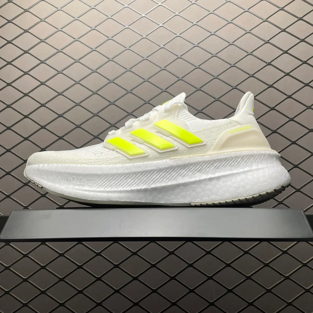 💰569 純原AD 阿迪 Ultra Boost 5 超彈力爆米花中底休閒跑步鞋 ID8843尺碼：36 36.5 37 38 38.5 39 40 編號：27TDEE101