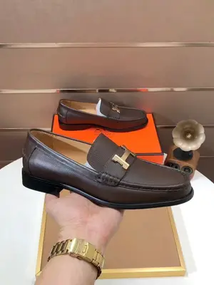 工廠💰【愛馬仕 HERMES】（牛皮內裡）🍀義大利頂級奢侈🍀他不追求新奇的款式和華麗的色彩，以其完美無瑕、優雅、經典的風格吸引著成功男士的青睞正裝皮鞋 這款非常非常舒適，簡潔穩重的款式讓您輕鬆搭配任何風格！版型絕對原版套楦1:1精製，