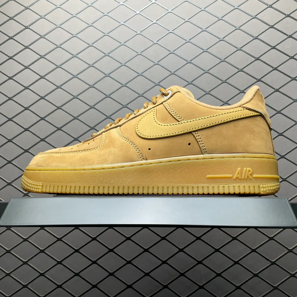 💰550 🔥平臺專供品質 NK Air Force 1 Low 小麥空軍一號低幫 CJ9179-200 全掌奧萊訂單 鞋身採用原廠麂皮鞋面 中底內建蜂窩氣墊 附帶外盒加固紙箱 尺碼：36 36.5 37.5 38 38.5 39 40 