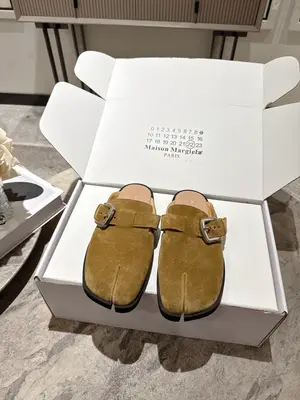 Maison Margiela馬吉拉MM6春夏新款分趾勃肯拖鞋 時尚簡約有格調 腳感舒適百搭 鞋面牛京 牛皮內裡 原版橡膠底 原版三色發售 Size：35-39（40/41定做不退換）
