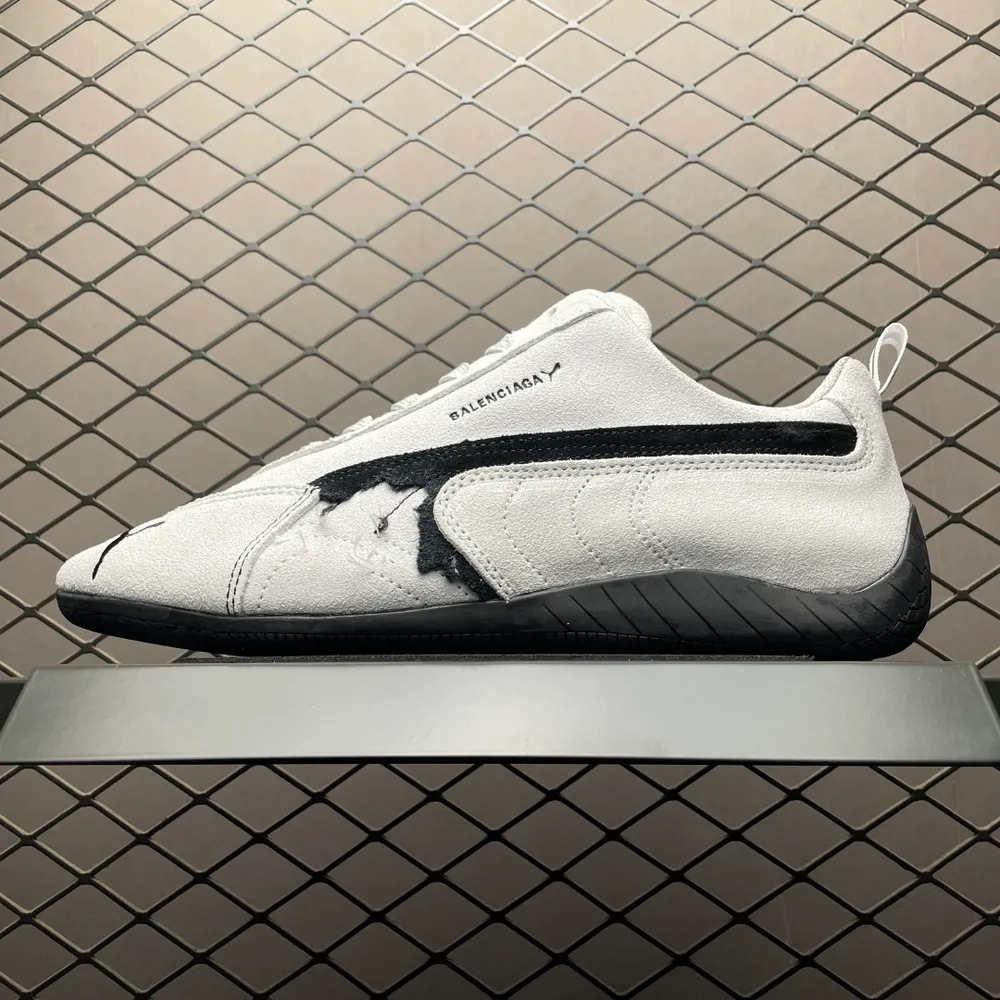 💰550 純原Balenciaga x Puma 彪馬 Speedcat 巴黎世家聯名款低幫休閒鞋 406519-01 尺碼：36 37 38 39 40 41 42 43 44 45 注意⚠️該款線頭為款式設計，非瑕疵！剪掉不允退換 編