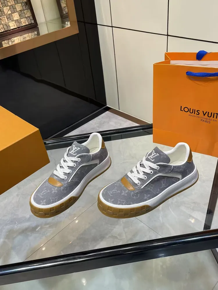 2025LV路易威登  最新款，  厚底 休閒板鞋 .原版1：1製作。專櫃精美包裝[慶祝]