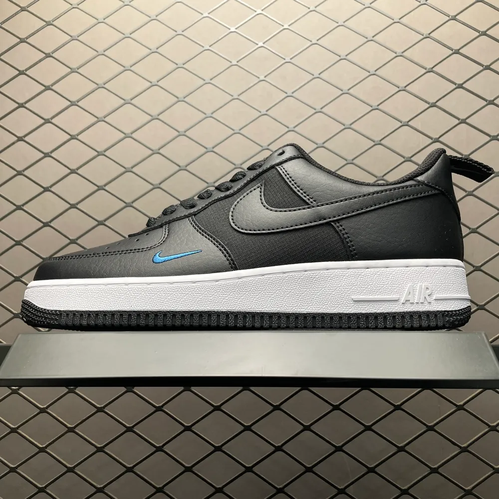 💰550 純原NK Air Force 1 Low 空軍一號低幫休閒板鞋 FZ4625-001 原廠衝刀皮料切割乾淨 無任何毛邊 打造純正空軍 全掌內建蜂窩氣墊 原盒配件 原廠中底鋼印、拉幫完美 全套原楦原模傾力打造完美版型 尺碼：36 