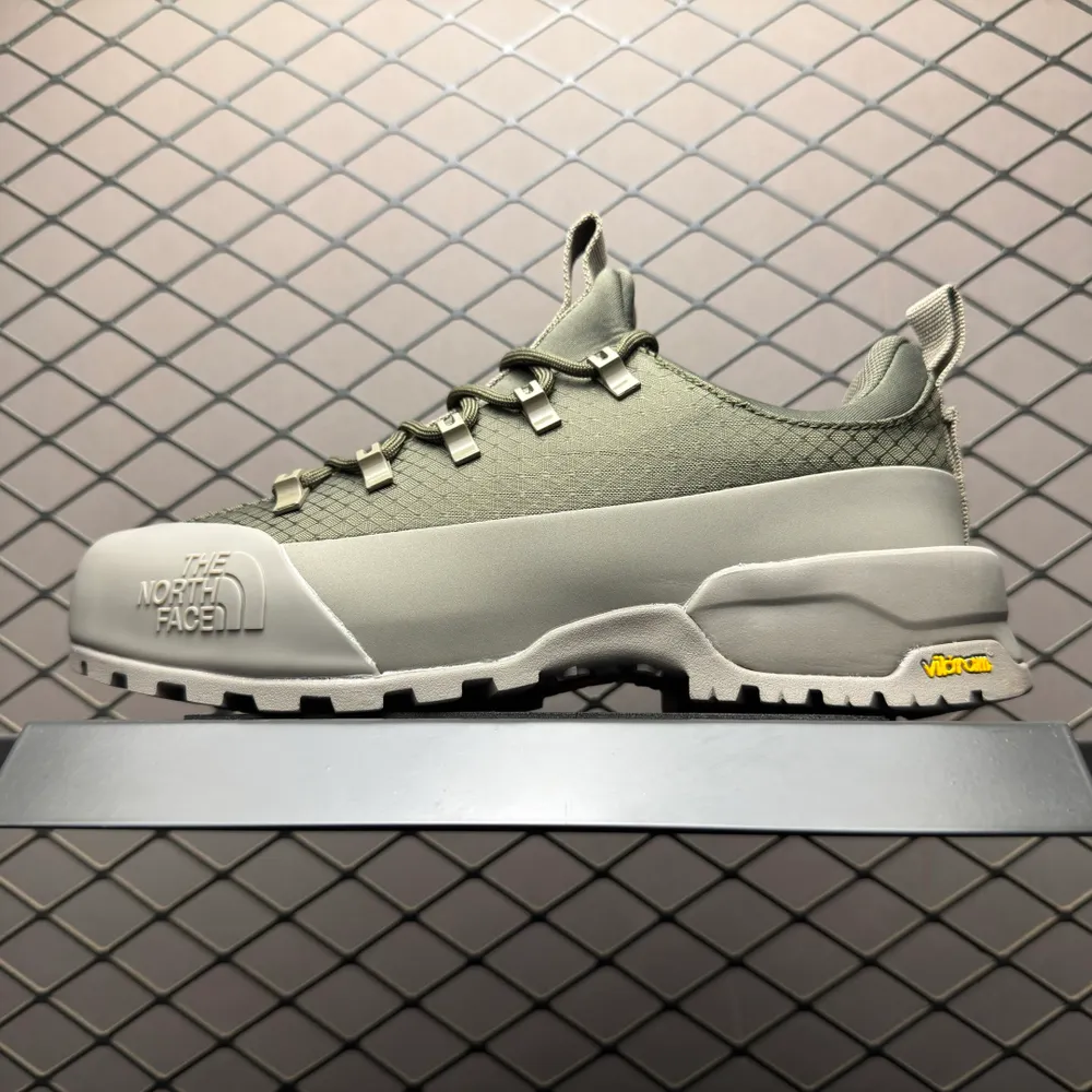 💰600 純原The North Face 北面 Glencl Yffe Low 戶外運動休閒登山越野徒步鞋 鞋底採用Vibram黃金大底 專門為鞋底設計的橡膠以出色的耐磨性 良好的防滑性或得不少戶外運動愛好者的喜愛 尺碼：40 41 4
