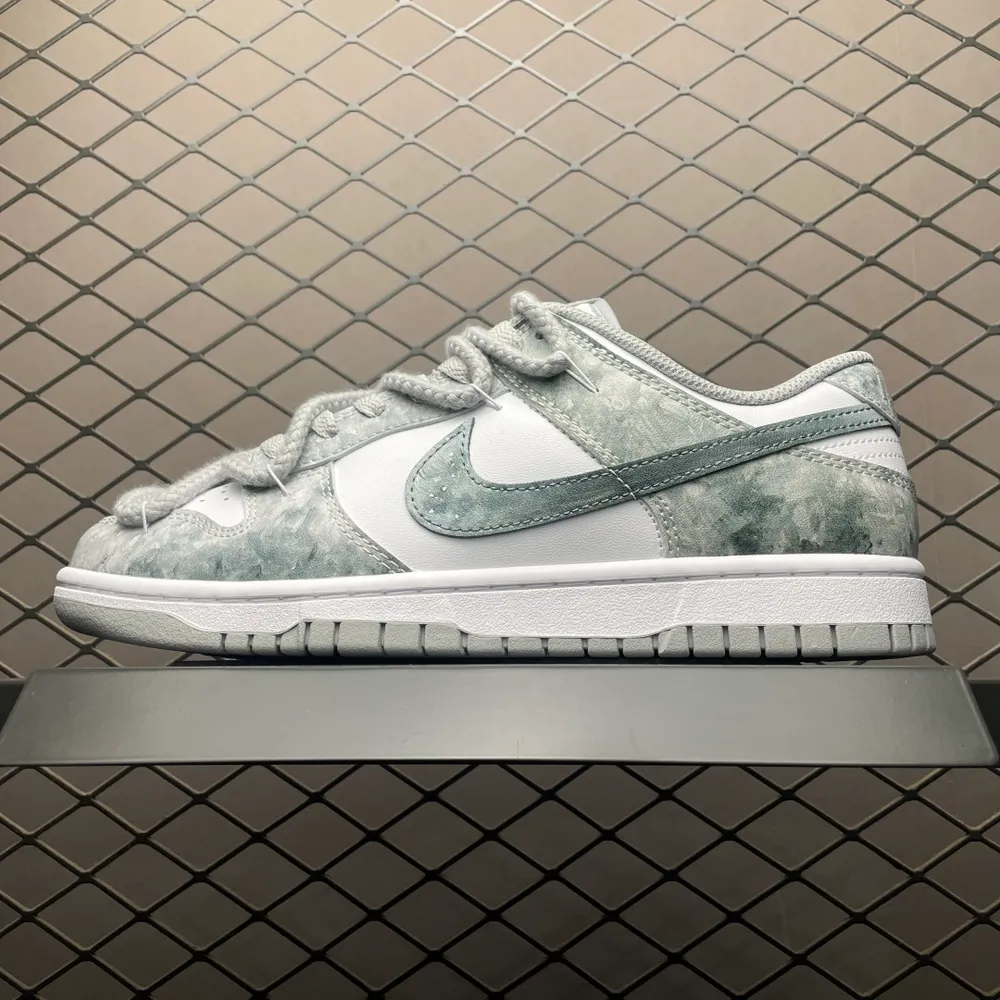 💰640 純原NK Dunk Low 客制款 低幫休閒板鞋 HF5441-105 尺碼：40 40.5 41 42 42.5 43 44 44.5 45 46 編號：33YEFFJ