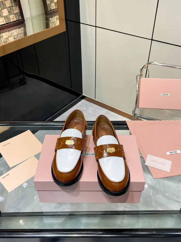 MiuMiu 24FW 走秀金幣樂福鞋