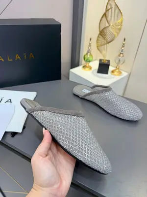 Alaia·阿萊亞⛳️🔥超火的一款平底芭蕾舞漁網紗面鑲鑽款平底單鞋🩰！