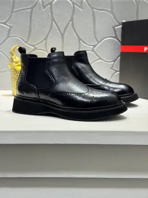 出廠【實價】🦥🦥普拉達~鬆糕厚底男鞋，原單級完美精品，布洛克風格男士正裝休閒皮鞋，奢華用料，選用進口牛皮，搭配水染牛皮內裡，4.5釐米增高PU發泡輕質大底，完美還原原版經典，購入原版1:1精準復刻，歡迎一切對比🆚，設計摩登感十足，百搭