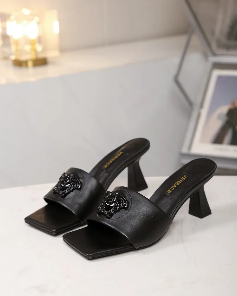 出廠:VERSACE（範思哲）春夏秋季新款拖鞋 材料：牛皮面料+羊皮內裡+橡膠大底，