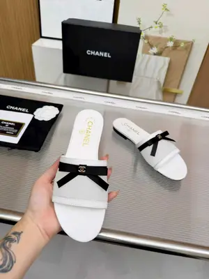 Chanel香奈兒 26C新款網沙蝶蝶結拖 ，顏色：黑色：白色：粉色：杏色，碼數：5-40（定做41  42   43定做不退換）出廠價：橡膠底p550  皮底+40
