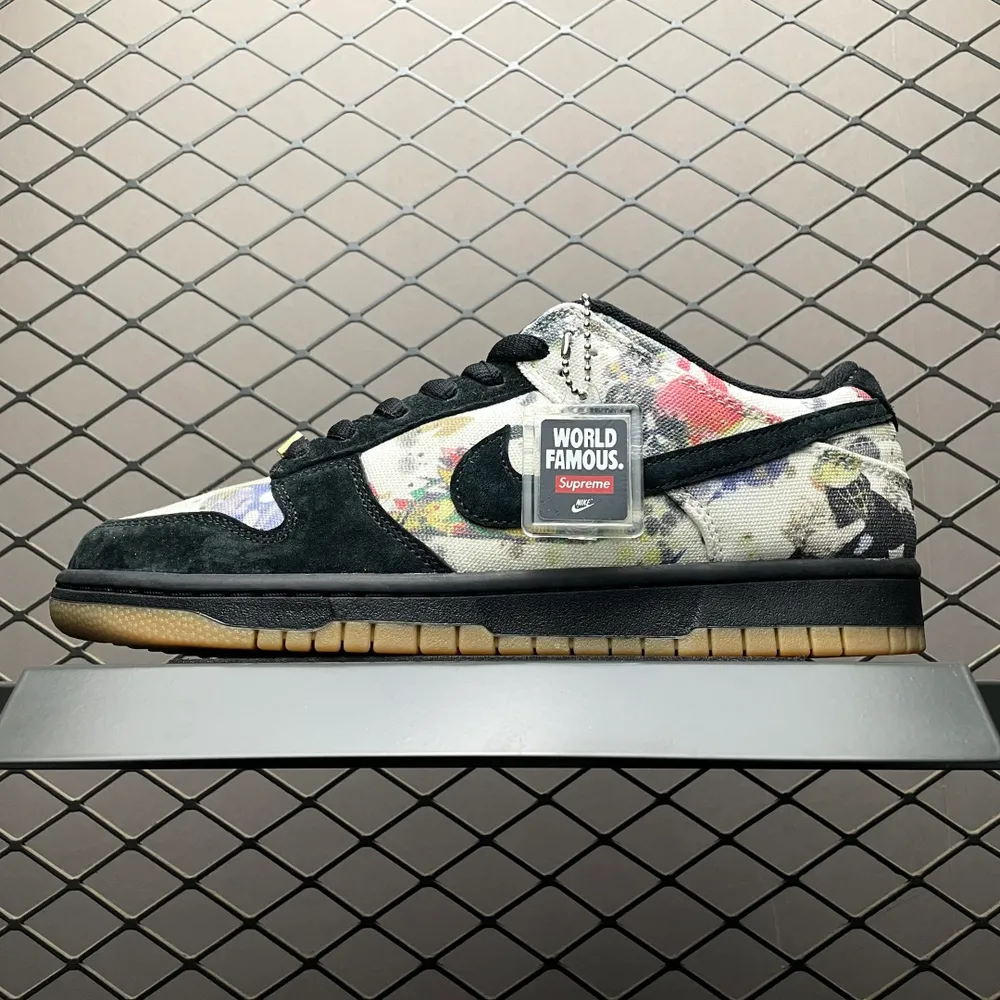 💰720 純原 Supreme x NK SB Dunk Low  " Rammellzee "  黑彩 聯名款低幫休閒板鞋 FD8778-001  國內一線頭部大廠出品 市售最高版本 原廠材料打造 原鞋原楦頭紙板開發 原廠織嘜標 全方位