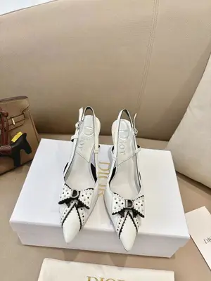 DIOR💙2026/𝐒𝐒 𝐧𝐞𝐰春夏新品中古風 少女心爆棚 這款完全長在女生喜歡的點上 後空涼鞋高跟鞋💙