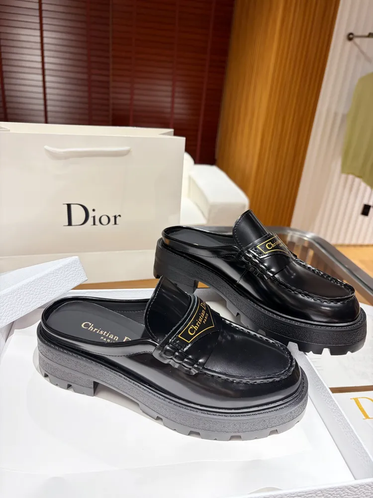 工廠價💰710 明星金智秀同款. DIOR CHRONO 迪奧. D家高版本年度專櫃新品. 秋冬新款樂福鞋～頂級品質. 購入原版，精心打造、只為復刻原版一致、版型超正. 各大明星網紅紛紛種草的一款美鞋、頂版搭配單品裡就是毫不費力的時髦穿搭