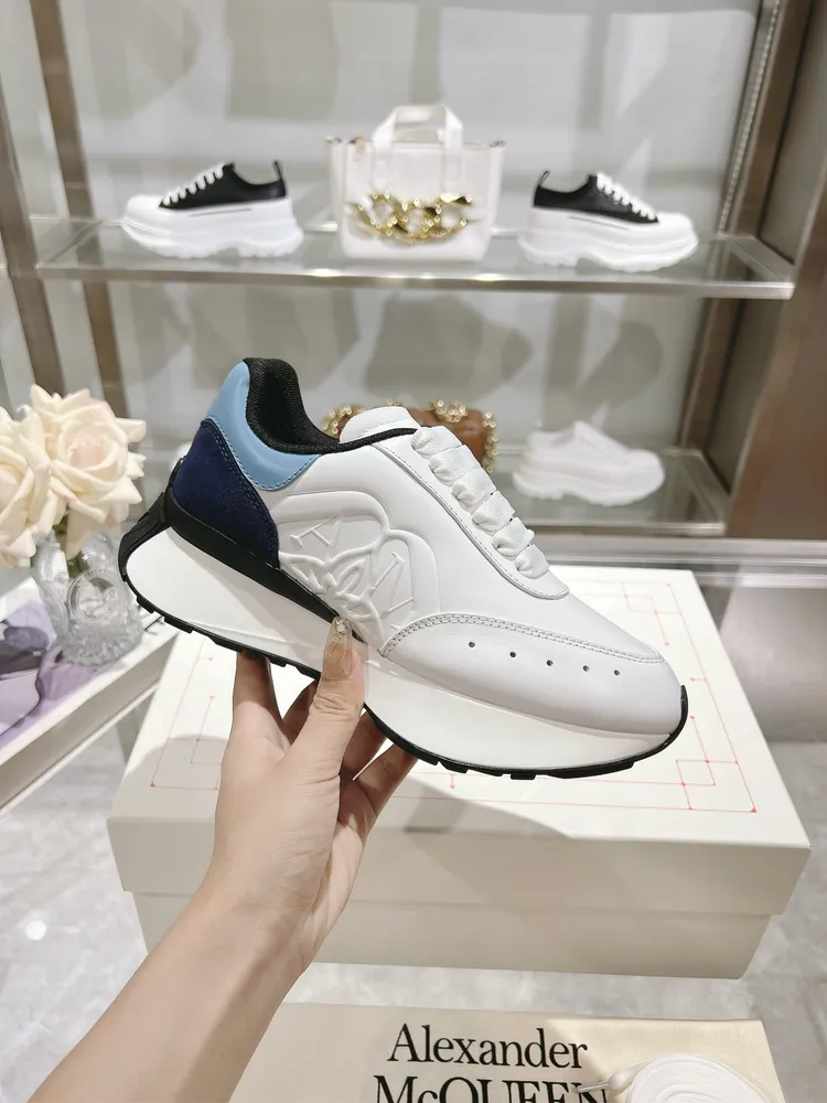 新色官網同步ALEXANDER MCQUEEN/亞歷山大麥昆 2024春夏男Sprint運動情侶款 鞋側面飾有時尚個性字母seal Logo標誌 全皮工藝 高版本油邊 內裡羊皮 牛皮墊腳，不脫層不褪色，最新精美全套包裝 另配有一幅鞋帶 女3