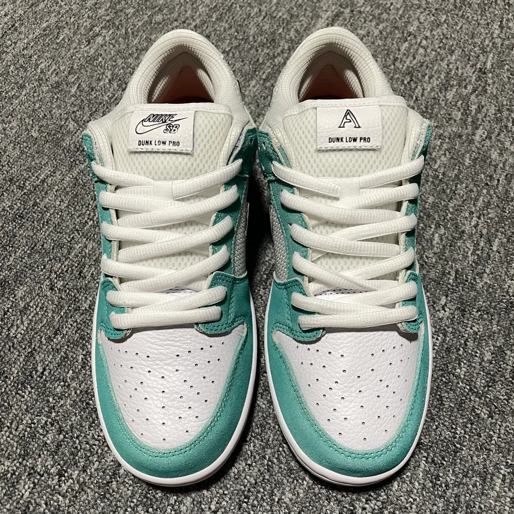 純原 April Skateboards x NK SB Dunk Low 小蒂芙尼綠 聯名款低幫休閒板鞋 FD2562-400 天花板品質 市面唯一正確原裝版本 全身採用原廠皮料 鞋帶 織嘜 內標全部客供原廠 原廠資料 原廠楦頭紙板打造 