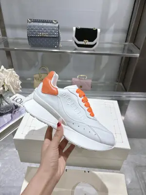ALEXANDER MCQUEEN/亞歷山大麥昆 2025春夏新款Sprint運動情侶款 鞋側面飾有時尚個性字母seal Logo標誌 牛皮工藝 羊皮內裡 牛皮墊腳透氣防掉色. 原版1:1大底，最新精美全套包裝 另配有一幅鞋帶 35-45