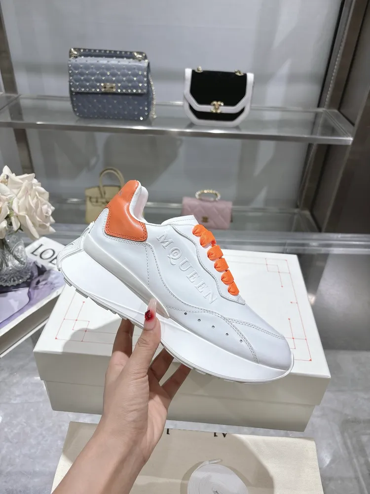 ALEXANDER MCQUEEN/亞歷山大麥昆 2025春夏新款Sprint運動情侶款 鞋側面飾有時尚個性字母seal Logo標誌 牛皮工藝 羊皮內裡 牛皮墊腳透氣防掉色. 原版1:1大底，最新精美全套包裝 另配有一幅鞋帶 35-45
