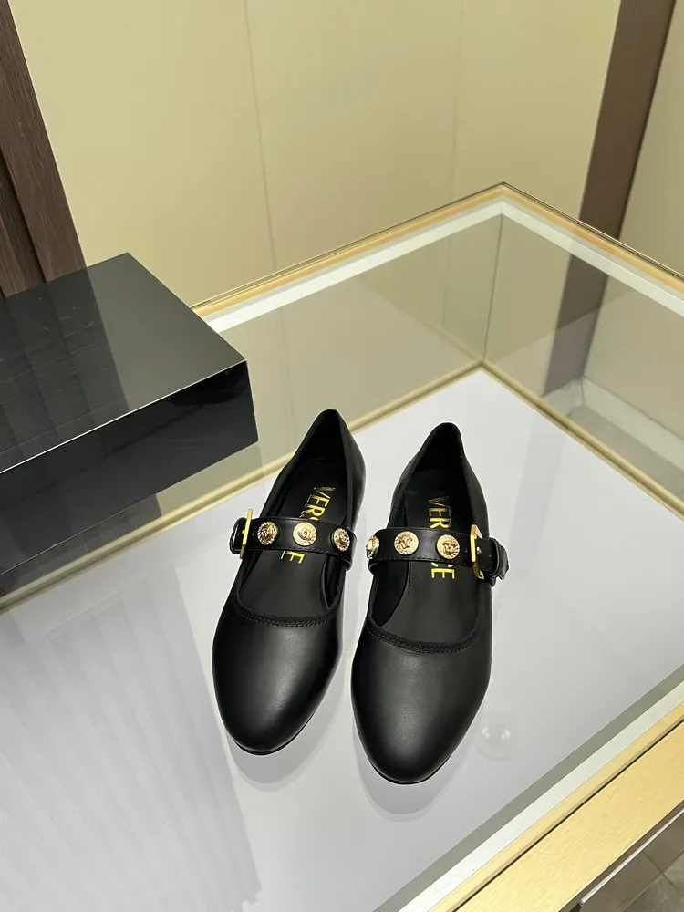 P600，碼數：35-41碼，可定做42碼