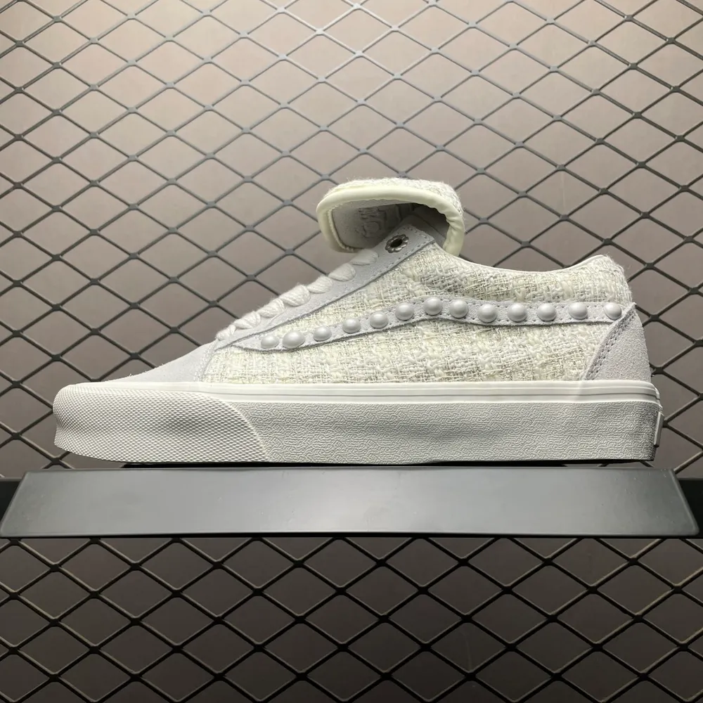 💰490 純原Vans 萬斯 Old Skool 新年限定 蛇年限定低幫休閒板鞋 尺碼：35 36 36.5 37 38 38.5 39 40 40.5 41 42 42.5 43 44 編號：18DCEE14