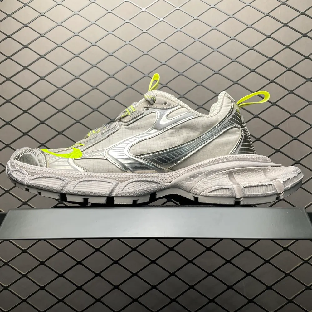 純原Balenciaga 巴黎世家 3XL Ripstop 復古老爹鞋 734731 官方全套配件鞋盒 鞋帶 防塵紙配套齊全 尺碼：35 36 37 38 39 40 41 42 43 44 45 46 注意：尺碼偏大 編號：41OGTU6