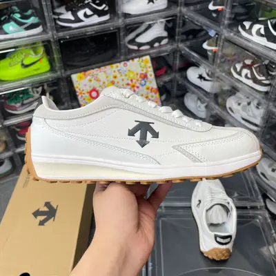 放店💰630🉐 ＃外貿版迪桑特DESCENTE CHRON RACER 舒適百搭 防滑耐磨 低幫 生活休閒鞋