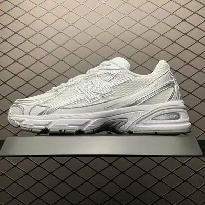 💰530 純原New Balance 新百倫 U740WM2 復古休閒慢跑鞋 尺碼：36 37 37.5 38 38.5 39.5 40 40.5 41.5 42 42.5 43 44 44.5 45 編號：23DCEE35