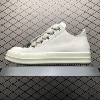 純原Rickowens 瑞克 歐文斯 低幫高街休閒板鞋 原鞋開發 獨傢俬模大底 定製反絨牛皮 針車間距都是極致還原 一比一規格禮盒裝 重達3斤以上 外加定製歐文斯保護盒 全套包裝及配件 高階零售專供品質 區別市場貨 純手工打造 每一隻都是獨