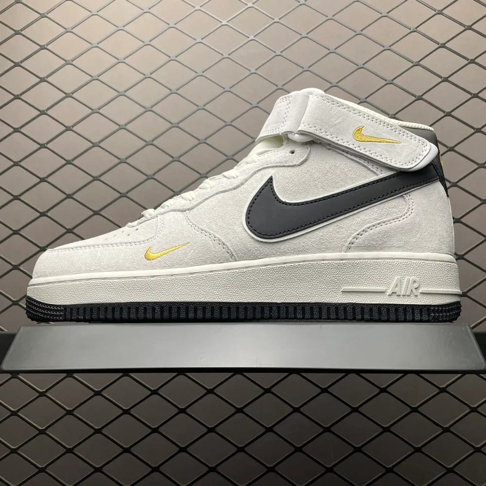 💰620 純原NK Air Force 1 MID 空軍一號中幫休閒板鞋 KG3031-011 尺碼：36 36.5 37.5 38 38.5 39 40 40.5 41 42 42.5 43 44 45 編號：31YEFF33