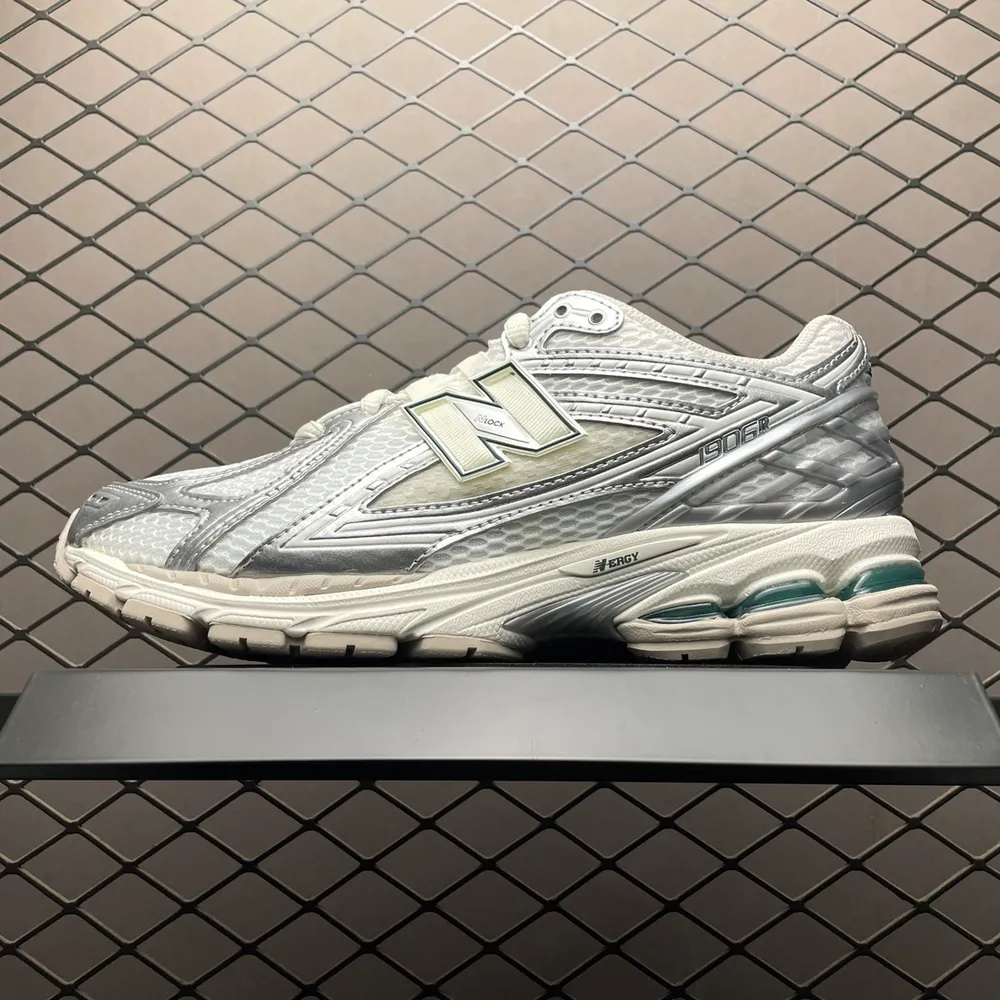 💰520 價格調整   純原 New Balance 新百倫 復古休閒跑步鞋 M1906REE 真正原廠資料開發 市售最高品質 原廠網紗 正確卡色皮料衝裁組合 匠心打造 鞋面鞋底工藝極其複雜 難度可想而知 新開獨立私模大底 全網唯一正確做