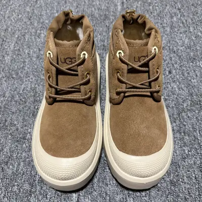 💰640   平臺外貿專供 UGG 中性款雪地靴 1143991 十年品牌製鞋代工廠生產線出品 注重每一處細節 隆豐A級真羊皮毛一體 完全遵循ZP工藝流程打造 尺碼：35 36 37 38 39 40 41 42 42 44 45 編號：