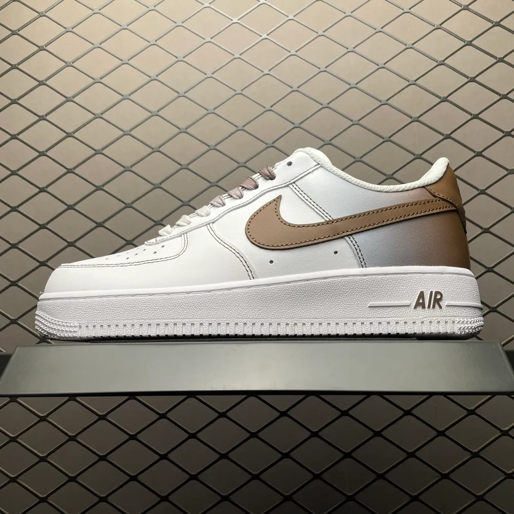 💰550 純原NK Air Force 1 空軍一號低幫運動休閒板鞋 FN0366-103 尺碼：36 36.5 37.5 38 38.5 39 40 40.5 41 42 42.5 43 44 45 編號：25YEFF33