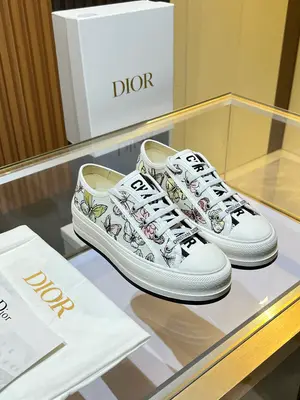 P640元 2025年Walk‘n’Dior刺繡中幫休閒鞋上新啦