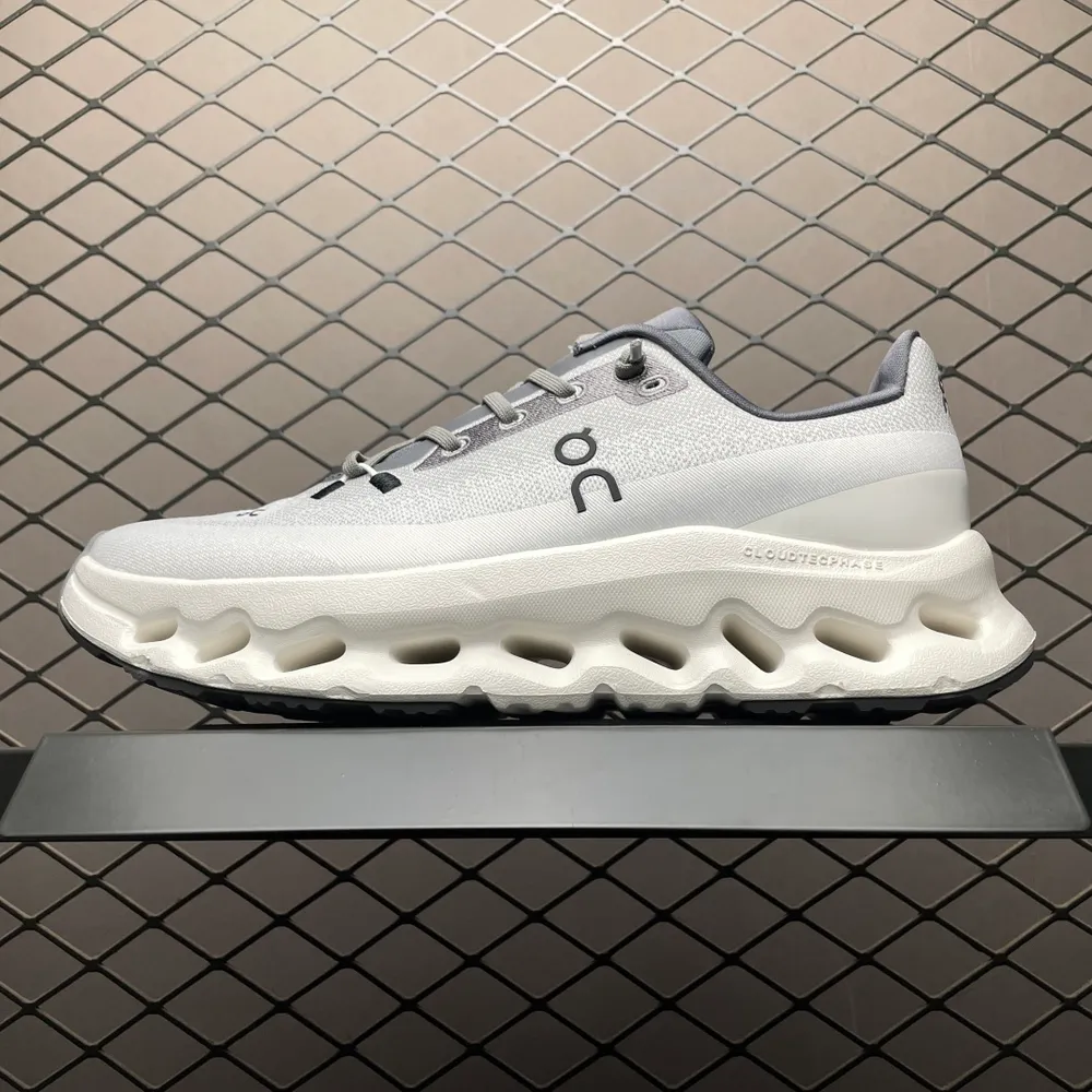 💰560  純原 ON 昂跑 Cloudtilt 系列 鞋面採用一體成型布料  有彈性非常透氣 鞋底是鏤空設計 運用了CLOUDTILT專利技術 彈力十足  毫無負重感 適合日常長距離行走或者休閒旅遊 跑步 尺碼：36 36.5 37.5