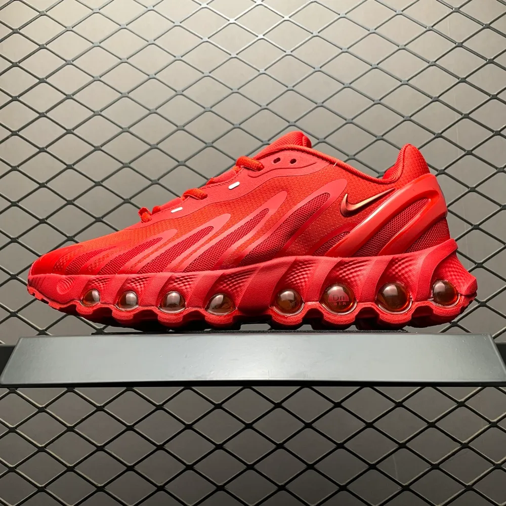 💰550 純原NK Air Max Dn8 氣墊跑鞋 FQ7860-019 全新鞋款在同側採用了圓柱倉式的設計，不僅有防滑耐磨性功能，還搭配了周圍一圈柔軟的泡棉材質，提供全新的複合腳感八成還是泡棉腳感 尺碼：36 37 38 39 40 