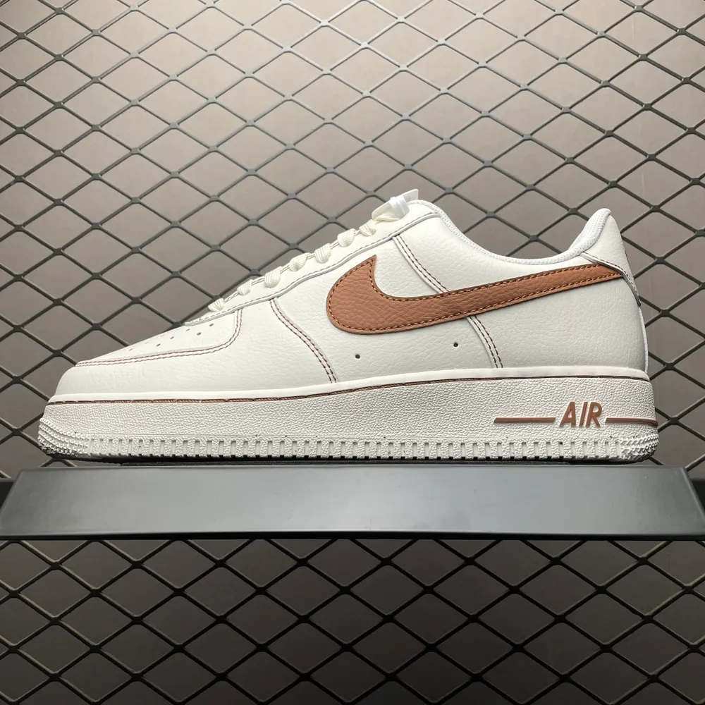 💰550 純原NK Air Force 1 Low 空軍一號低幫休閒板鞋 HQ2037-101 原廠衝刀皮料切割乾淨 無任何毛邊 打造純正空軍 全掌內建蜂窩氣墊 原盒配件 原廠中底鋼印、拉幫完美 全套原楦原模傾力打造完美版型 尺碼：36 