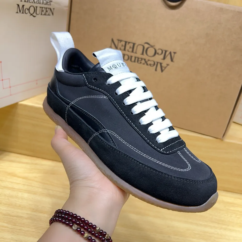 Alexander McQUEEN最新春鞋陸續引領上市重工藝