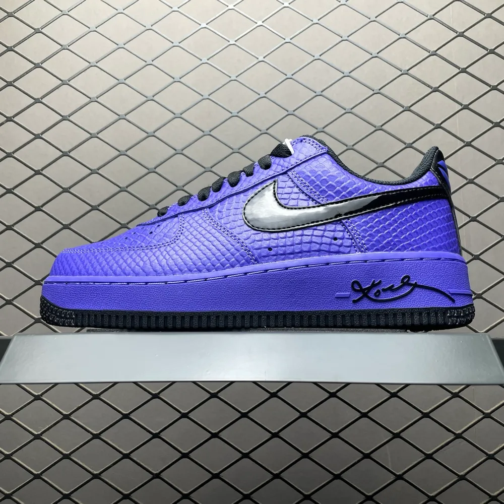 💰519 Kobe Bryant x NK Air Force 1 Low " Kobe " 科比 空軍一號低幫休閒板鞋 II7062-500 尺碼：36 36.5 37.5 38 38.5 39 40 40.5 41 42 42.5 4