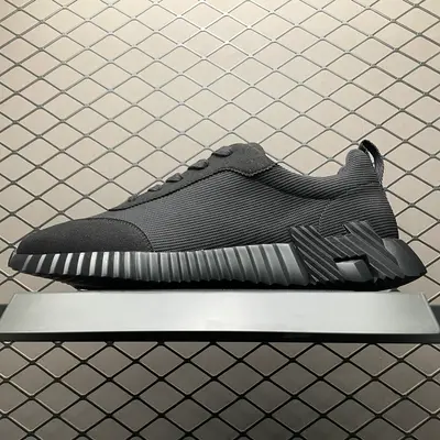 💰730 純原Hermes 愛馬仕 Bouncing 老錢風 低幫休閒鞋 海淘代購同渠道品質 高階零售 外貿充正專供 原版購入開發 ZP級全套包裝 完美楦型 正確卡色 大底 質感媲美原版 細節與原版一致 請注意區分市面通貨材 尺碼：38 