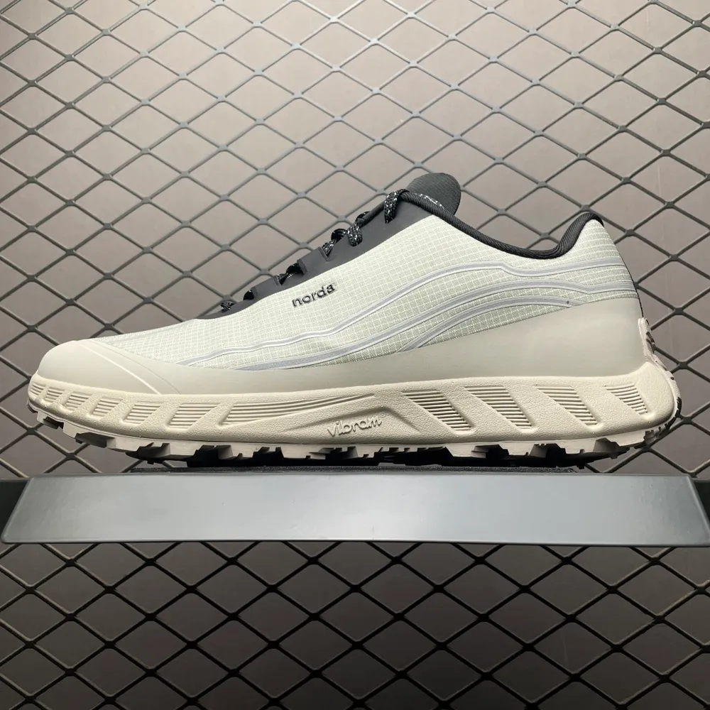 💰579 外貿熱款專供 Norda 諾達 002 Sneaker 網面越野跑步鞋 加拿大高階品牌 官方售價281K+ 運動通勤皆宜 非常時尚小眾且具有功能性的一款跑鞋 尺碼：36 36.5 37.5 38 38.5 39 40 40.5 